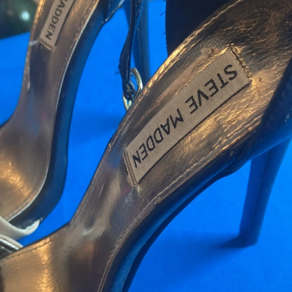 FINAL MARKDOWN Steve Madden Black and Gold Women's Heels 9 brand new